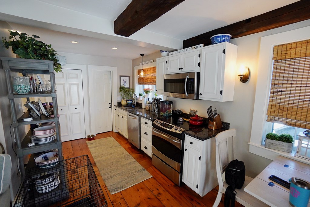 4 Cross Street, Unit 3 Marblehead, MA 01945 - Photo 4 of 11 Gallery Image 4