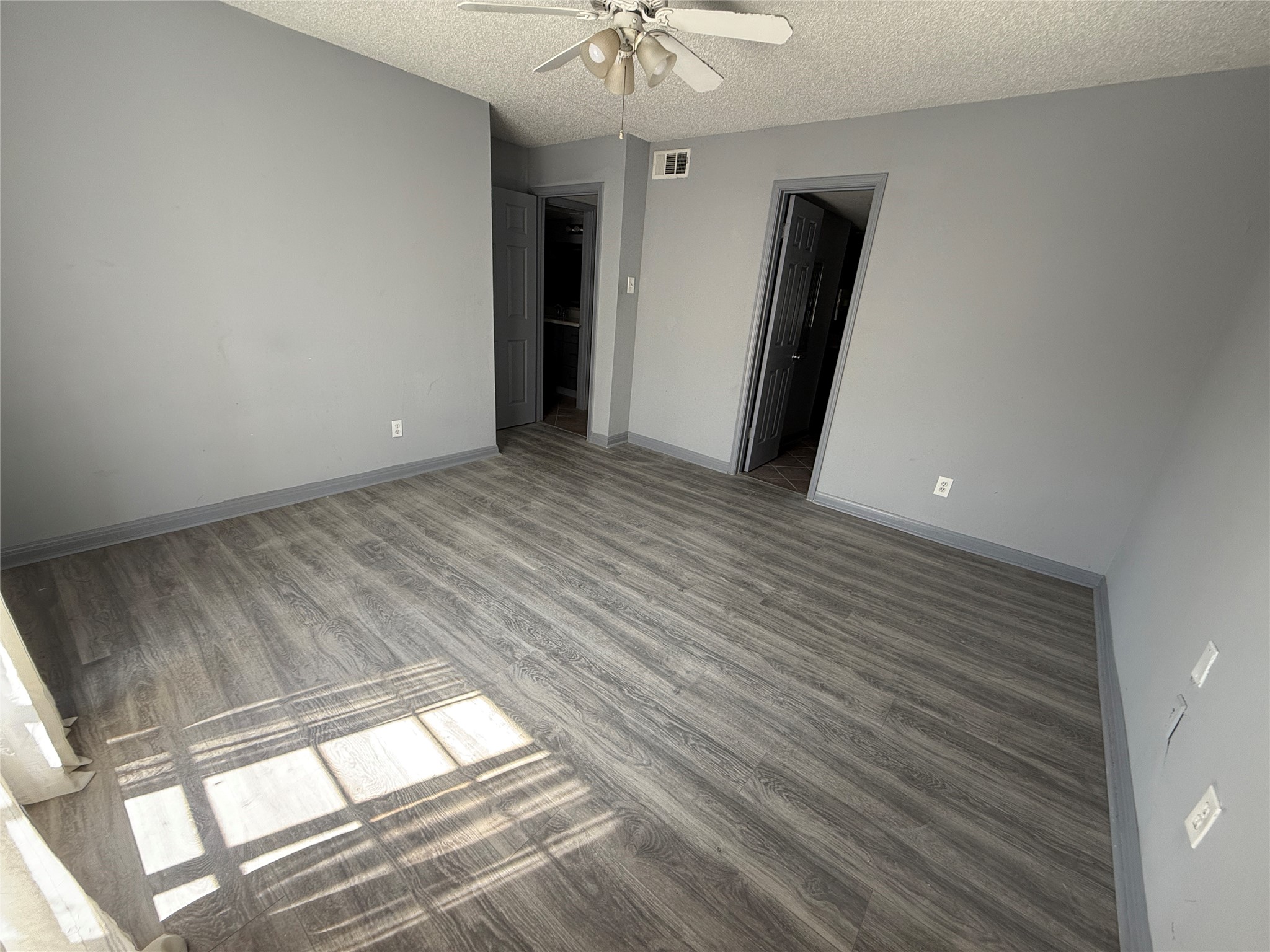12200 Overbrook Lane, Unit 34D Houston, TX 77077 - Photo 13 of 19 a view of an empty room with a window