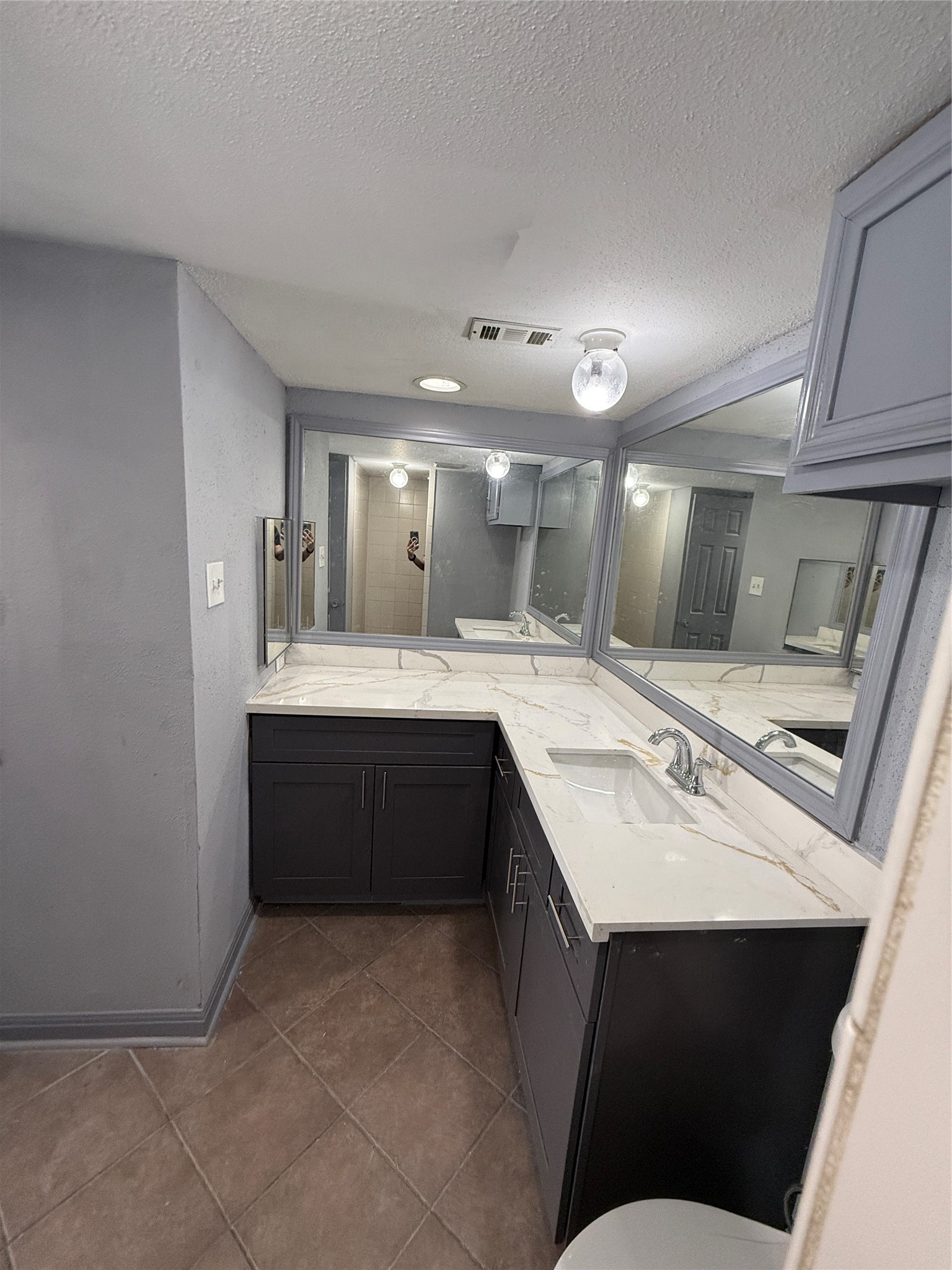 12200 Overbrook Lane, Unit 34D Houston, TX 77077 - Photo 15 of 19 a bathroom with a sink vanity and mirror