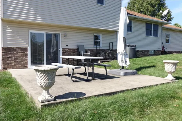 a view of a window in an empty room