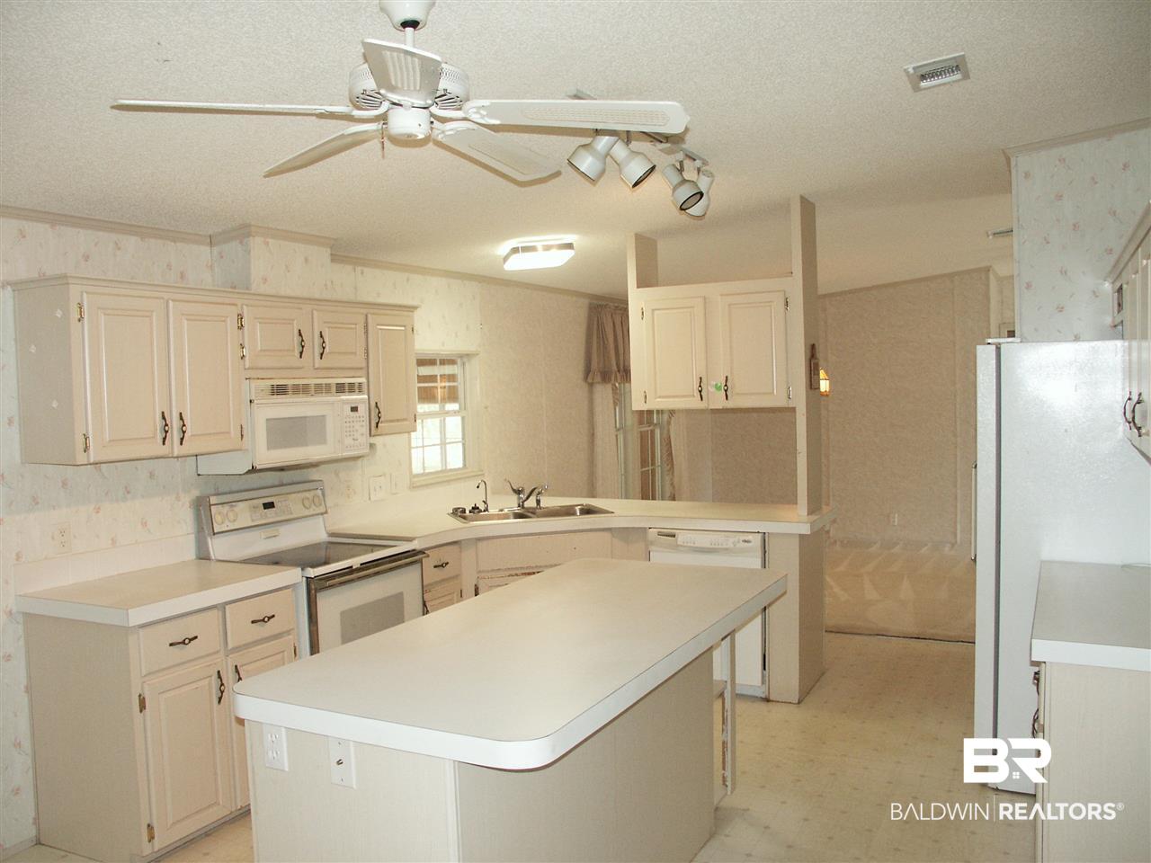 1762 Cristo Loop Lillian, AL 36549 - Photo 7 of 24 Kitchen With Appliances