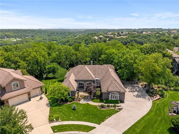 $924,900 | 8709 Pine Street, Lenexa, KS 66220