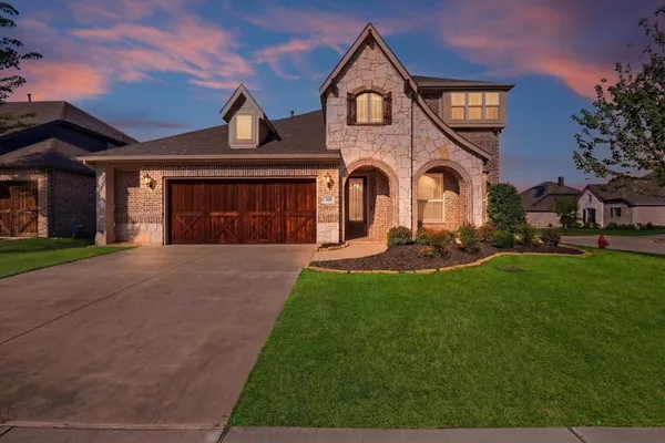 $449,999 | 300 Ben Thomas Street, Burleson, TX 76028