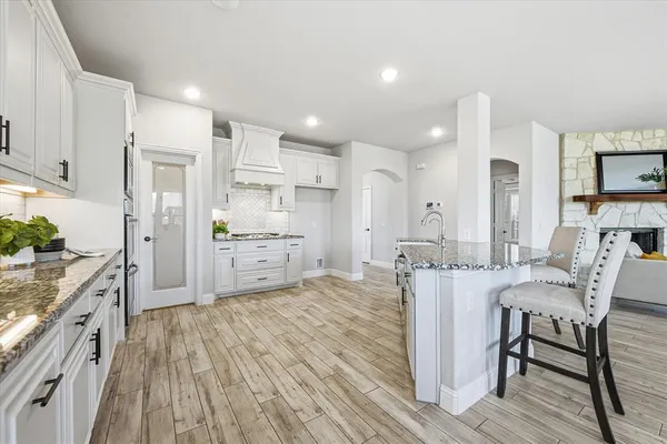 $449,999 | 300 Ben Thomas Street, Burleson, TX 76028
