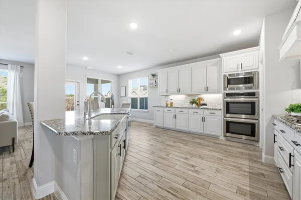 $449,999 | 300 Ben Thomas Street, Burleson, TX 76028