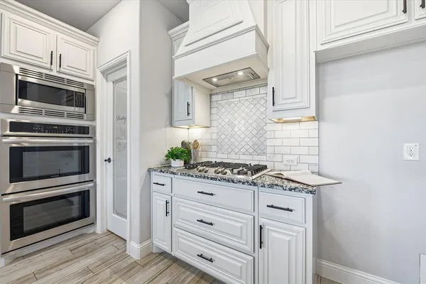 $449,999 | 300 Ben Thomas Street, Burleson, TX 76028