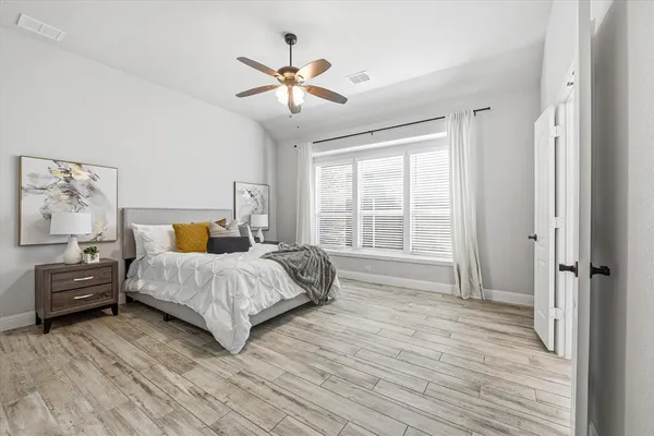 $449,999 | 300 Ben Thomas Street, Burleson, TX 76028