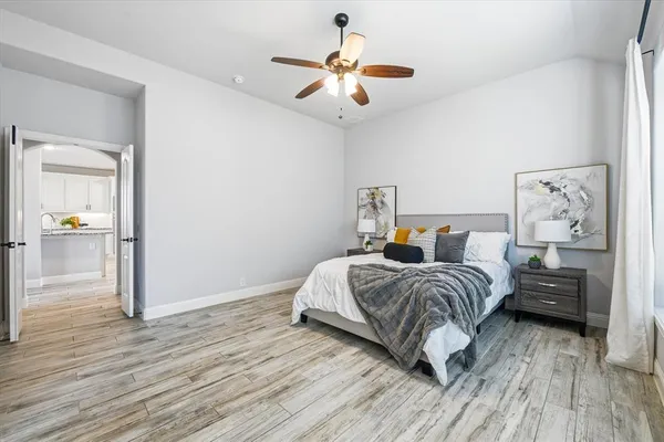 $449,999 | 300 Ben Thomas Street, Burleson, TX 76028
