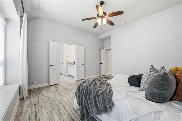 $449,999 | 300 Ben Thomas Street, Burleson, TX 76028