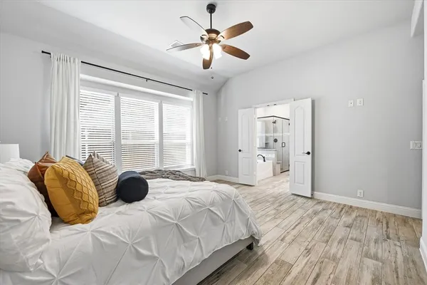 $449,999 | 300 Ben Thomas Street, Burleson, TX 76028