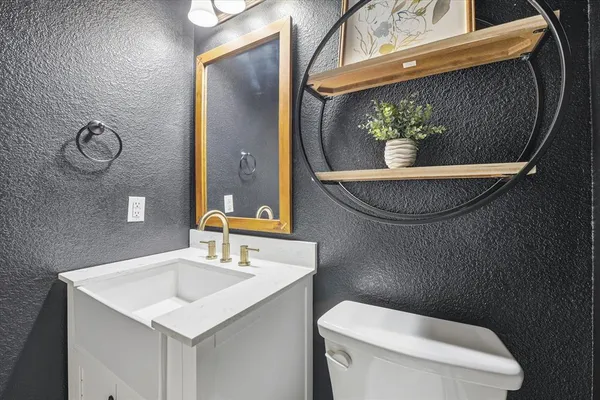 $449,999 | 300 Ben Thomas Street, Burleson, TX 76028