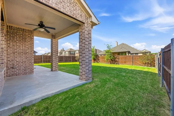 $449,999 | 300 Ben Thomas Street, Burleson, TX 76028