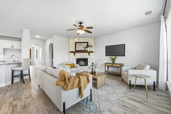 $449,999 | 300 Ben Thomas Street, Burleson, TX 76028