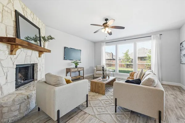 $449,999 | 300 Ben Thomas Street, Burleson, TX 76028