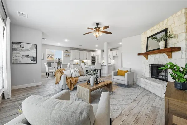 $449,999 | 300 Ben Thomas Street, Burleson, TX 76028