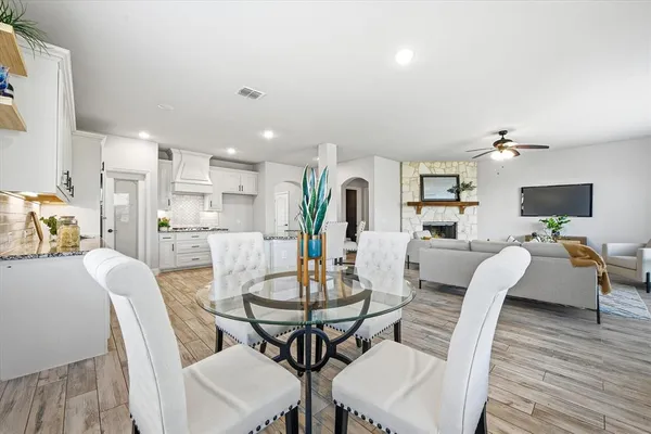 $449,999 | 300 Ben Thomas Street, Burleson, TX 76028