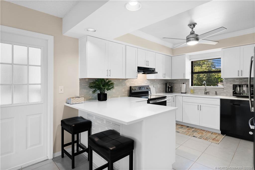 4885 Southeast Capstan Avenue, Unit 27 Stuart, FL 34997 - Photo 7 of 40 The kitchen has everything you need to enjoy your stay!