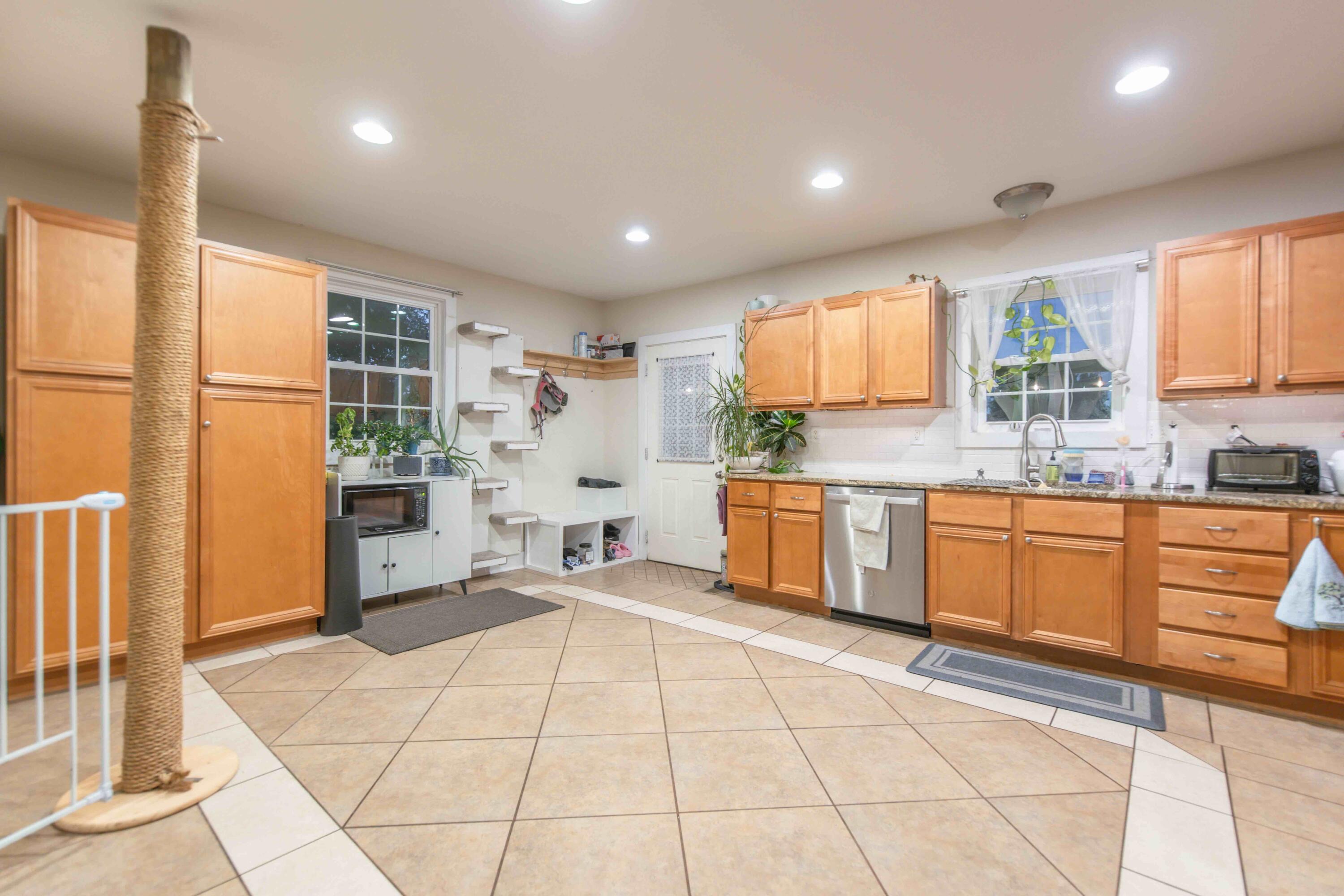1912 Liberty Road Lexington, KY 40505 - Photo 5 of 23 1004