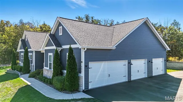 $599,900 | 9572 East Vista Drive, Hillsboro, MO 63050