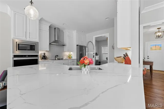 $599,900 | 9572 East Vista Drive, Hillsboro, MO 63050