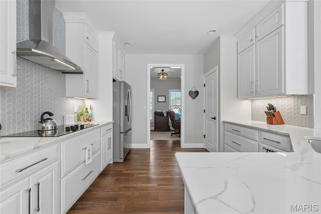 $599,900 | 9572 East Vista Drive, Hillsboro, MO 63050