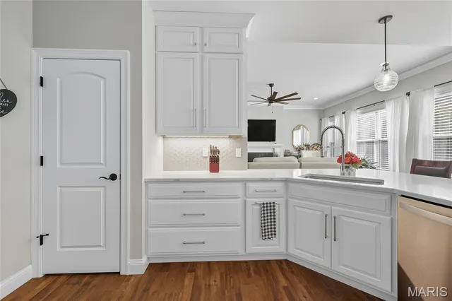 $599,900 | 9572 East Vista Drive, Hillsboro, MO 63050