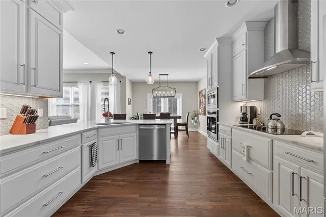 $599,900 | 9572 East Vista Drive, Hillsboro, MO 63050