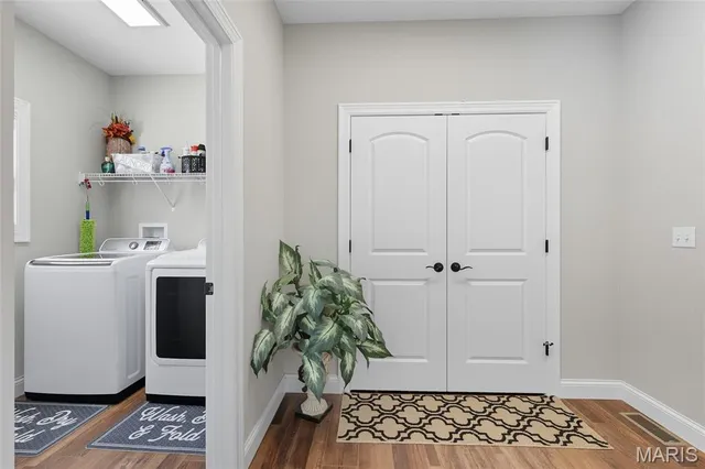 $599,900 | 9572 East Vista Drive, Hillsboro, MO 63050