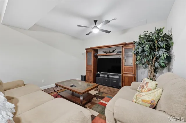 $599,900 | 9572 East Vista Drive, Hillsboro, MO 63050