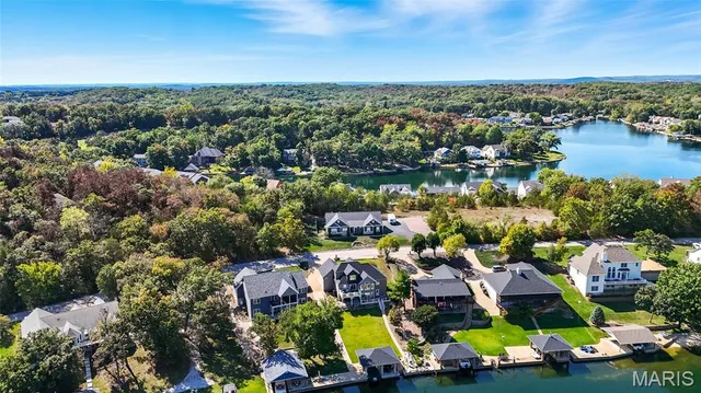 $599,900 | 9572 East Vista Drive, Hillsboro, MO 63050