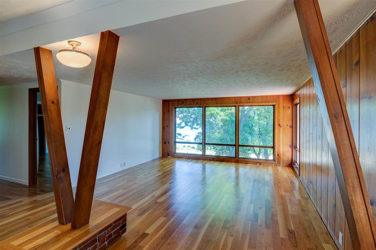 15287 Bluff Road Traverse City, MI 49686 - Photo 8 of 45 1799565-7.JPG