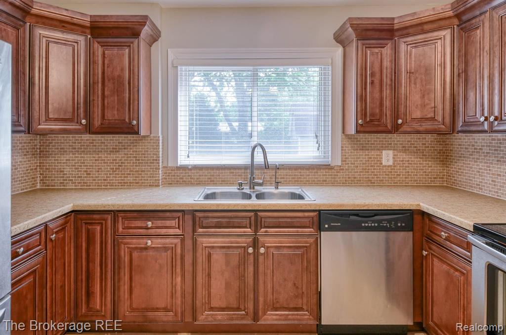 615 South State Road Davison, MI 48423 - Photo 12 of 41