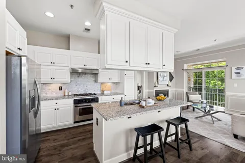 $400,000 | 810 Belmont Bay Drive, Unit 201, Woodbridge, VA 22191