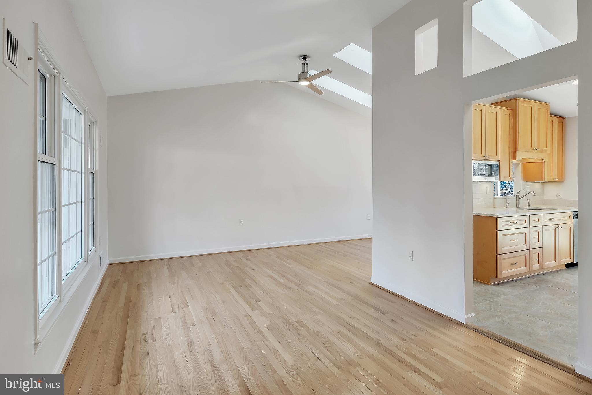 9012 Brook Ford Road Burke, VA 22015 - Photo 4 of 36 Gallery Image 4