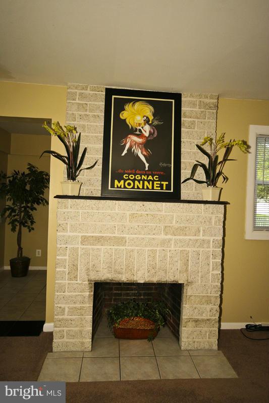119 North Hammonds Ferry Road Linthicum Heights, MD 21090 - Photo 6 of 27 Living Room