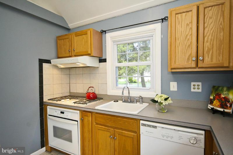 119 North Hammonds Ferry Road Linthicum Heights, MD 21090 - Photo 9 of 27 Kitchen