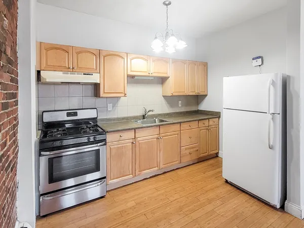 $3,095 | 338-342 Warren Street, Unit 1, Boston, MA 02119