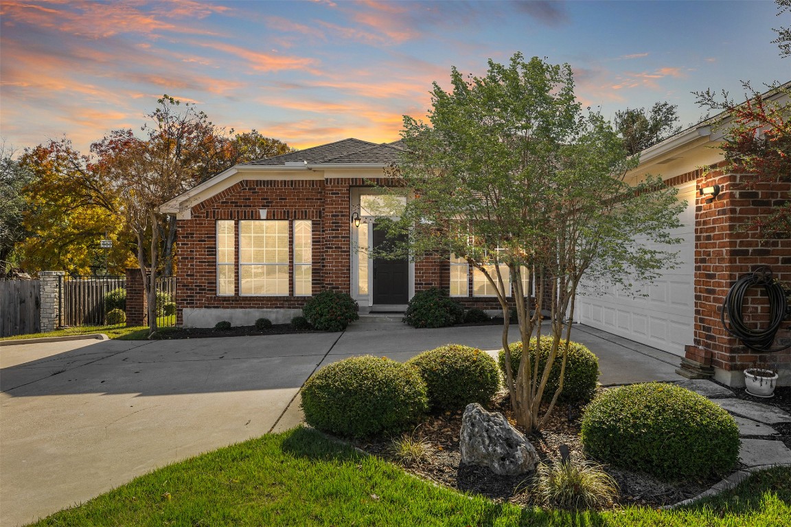 Come and live the good life in Lakeway’s Lohmans Crossing Estates!