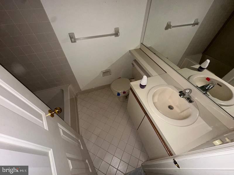 1652 Covington Road Yardley, PA 19067 - Photo 3 of 5