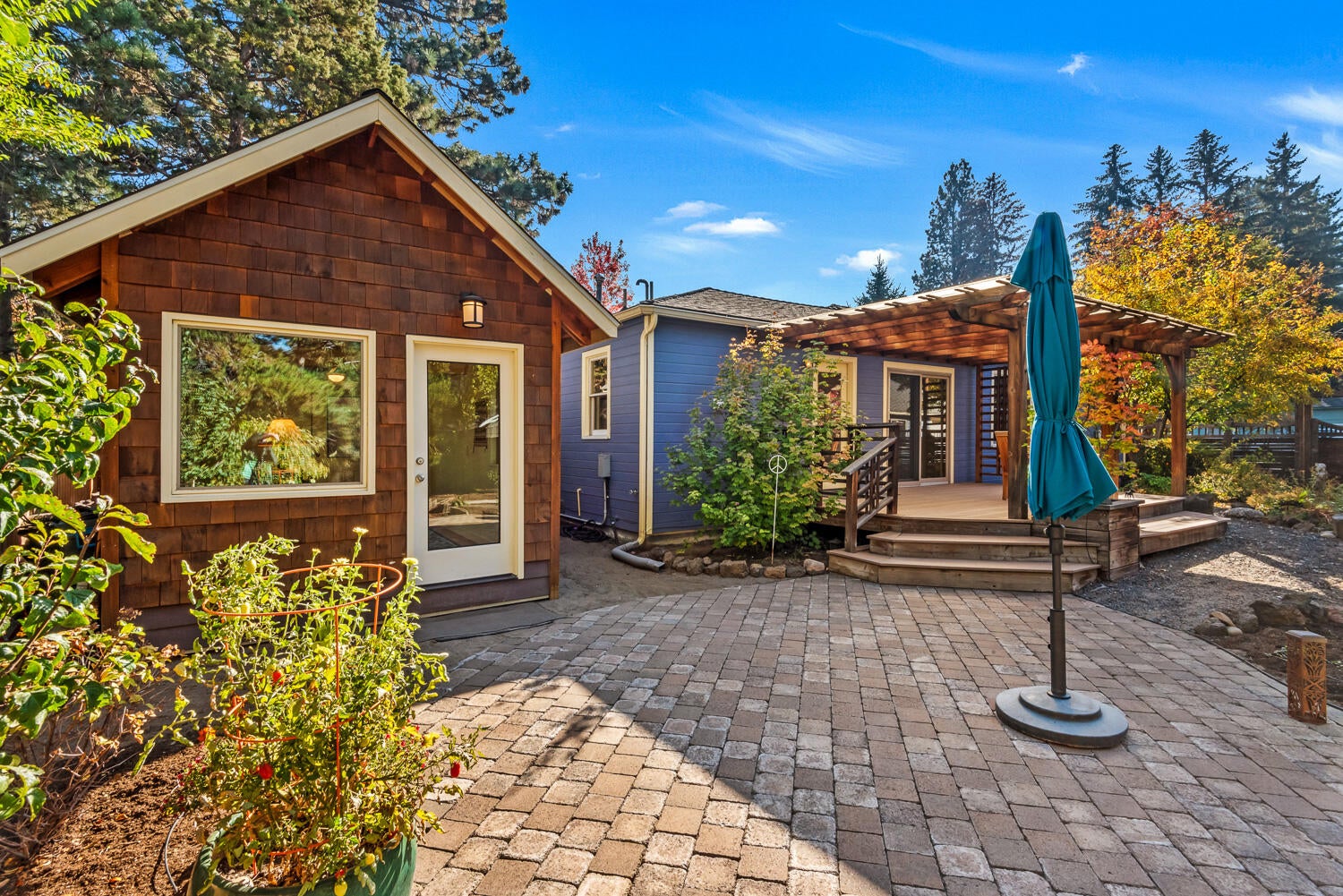 809 Northeast 9th Street Bend, OR 97701 - Photo 25 of 42 Cottage and patio