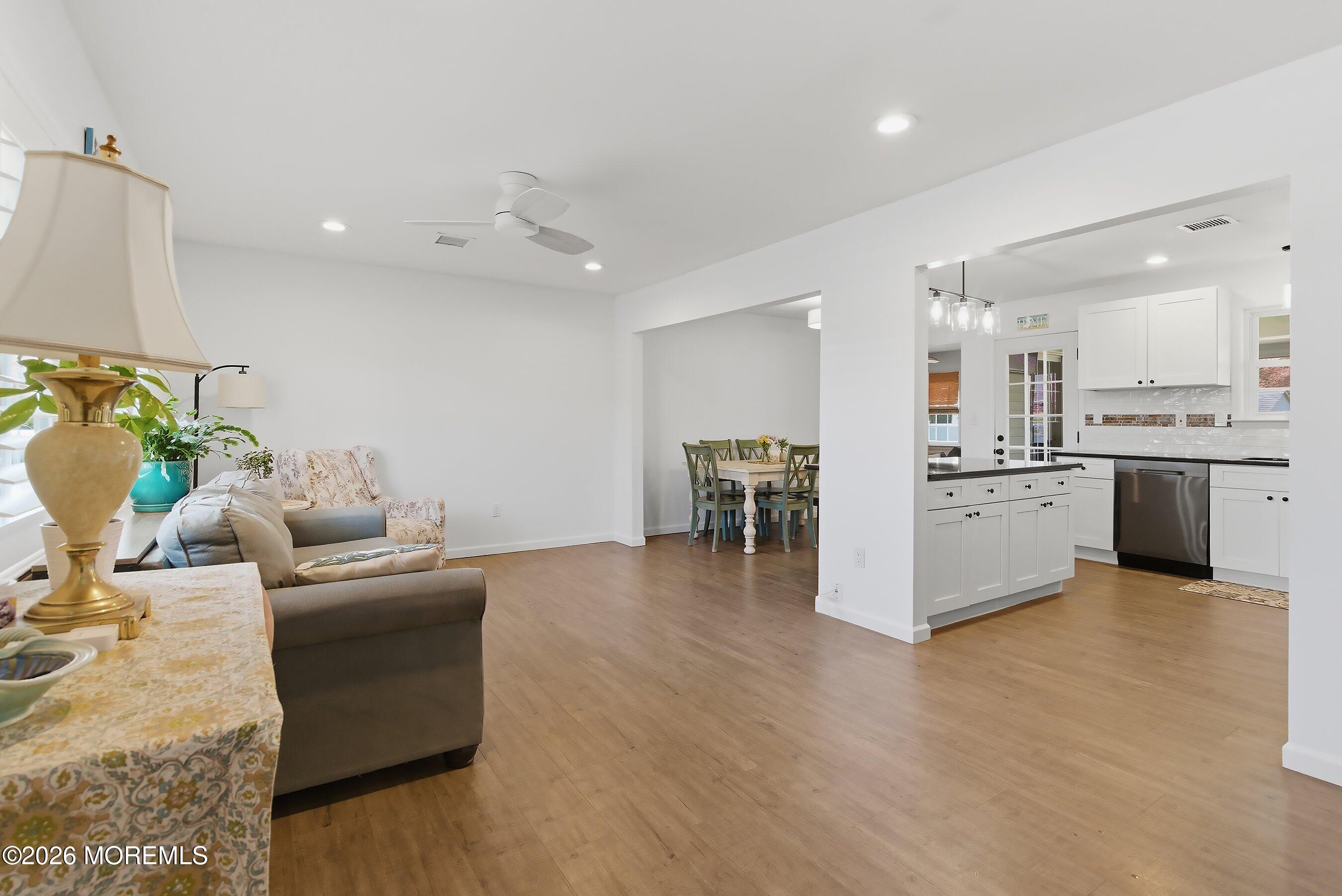 3724 River Road Point Pleasant, NJ 08742 - Photo 14 of 34 07-Living 2