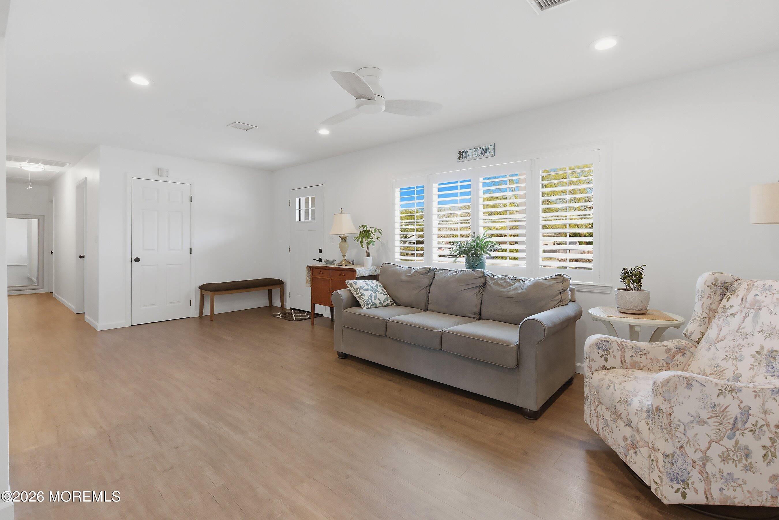 3724 River Road Point Pleasant, NJ 08742 - Photo 6 of 34 08-Living 3