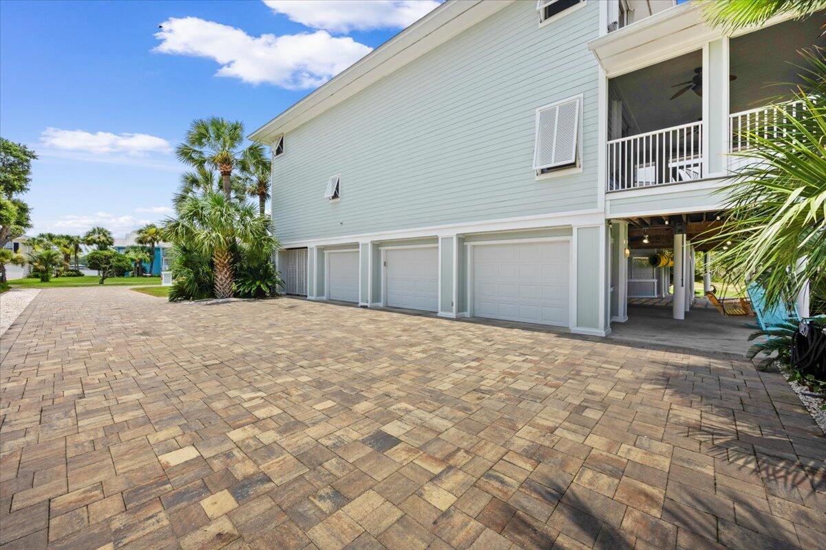 7813 Petersen Point Road Milton, FL 32583 - Photo 12 of 105