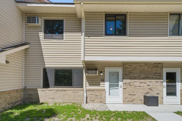 $185,000 | 14 East 13th Street, Waconia, MN 55387