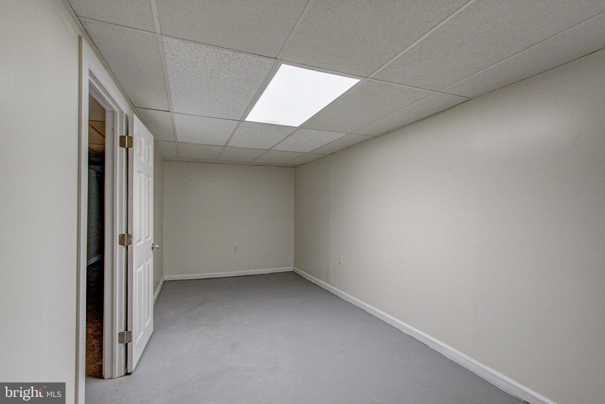 524 Glendale Road Upper Darby, PA 19082 - Photo 44 of 51 a view of room