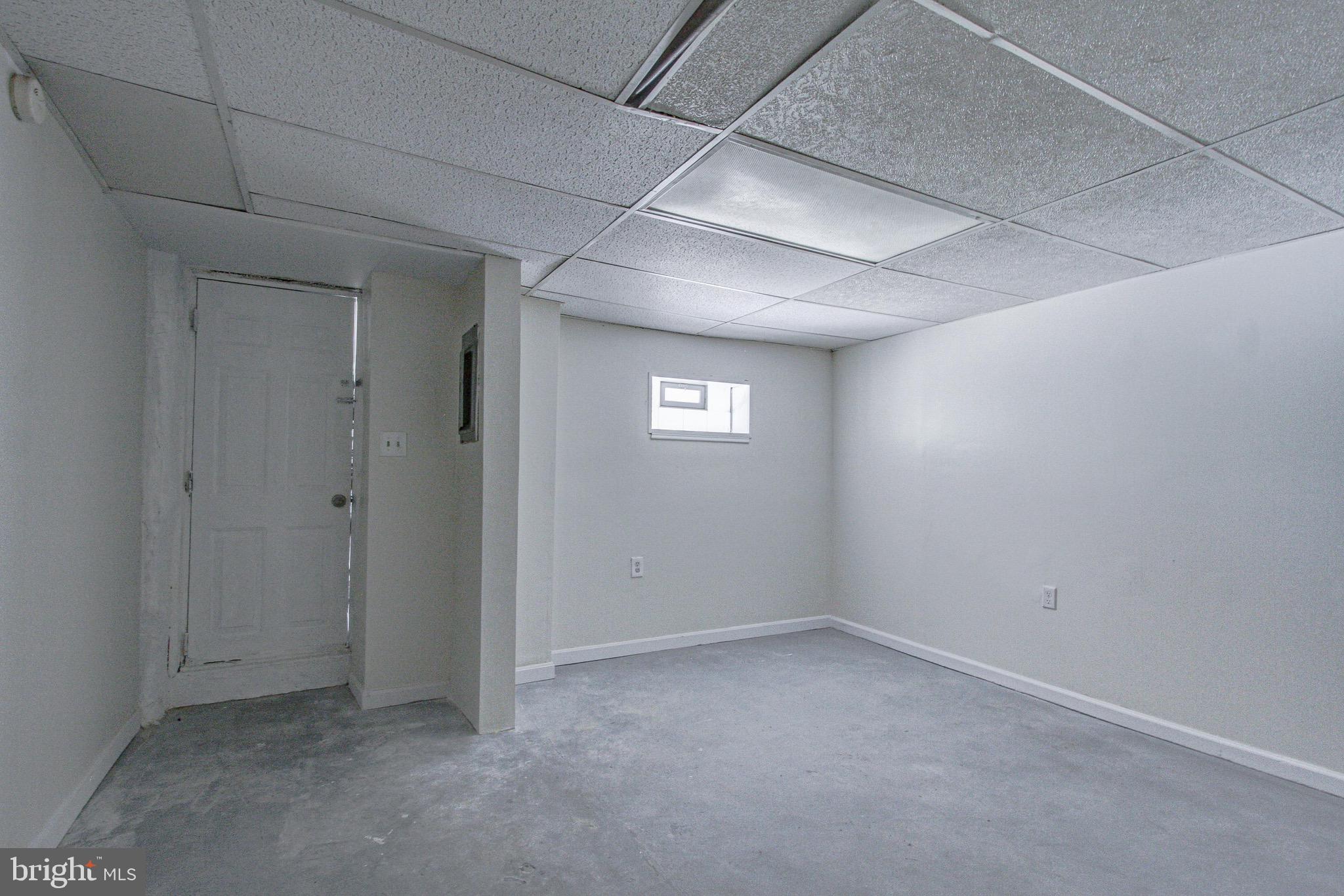 524 Glendale Road Upper Darby, PA 19082 - Photo 46 of 51 a view of an empty room and window