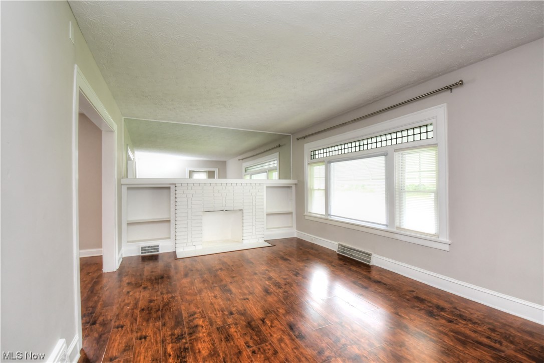 3347 Cedarbrook Road Cleveland, OH 44118 - Photo 2 of 22 Hardwood floored living room with built in features and a textured ceiling
