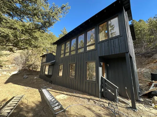 a view of a garage of the house
