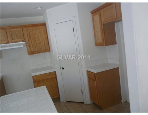 9915 Ridge Hill Avenue Las Vegas, NV 89147 - Photo 5 of 9 Kitchen.