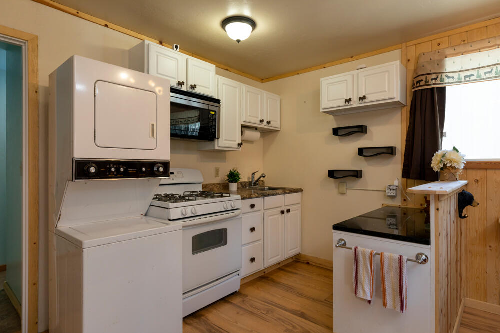 9660 Sprague River Road Chiloquin, OR 97624 - Photo 36 of 58 Cabin Kitchen, propane stove/oven, convection Microwave.